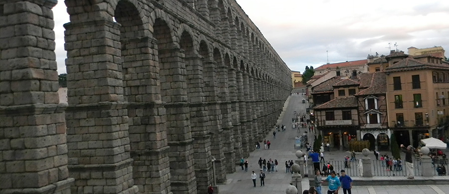 גשר אמת המים הרומית הגדולה בסגוביה, ספרד